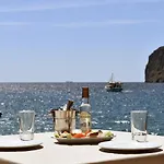 Akroyiali -