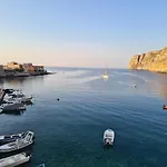Akroyiali -