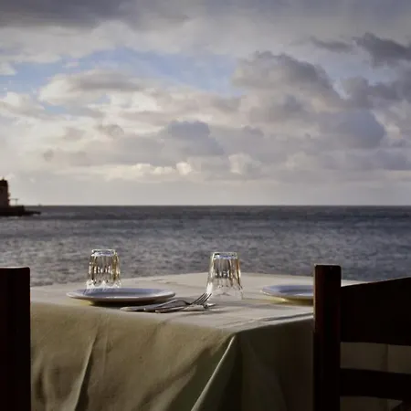 Ξενοδοχείο με διαμερίσματα Akroyiali - Γερολιμένας