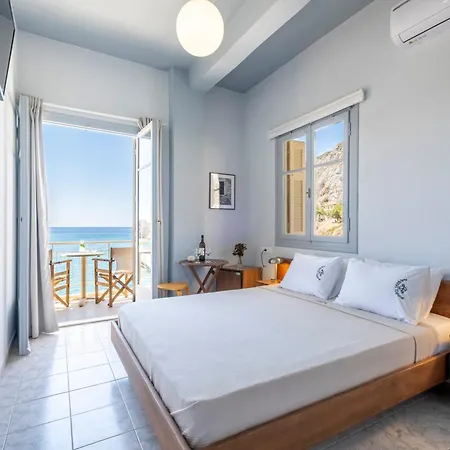 Ξενοδοχείο με διαμερίσματα Akroyiali - 3*