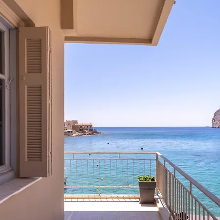 Aparthotel Akroyiali -