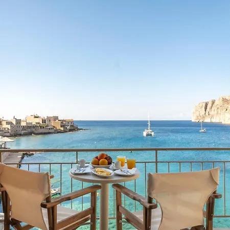 Ξενοδοχείο με διαμερίσματα Akroyiali -