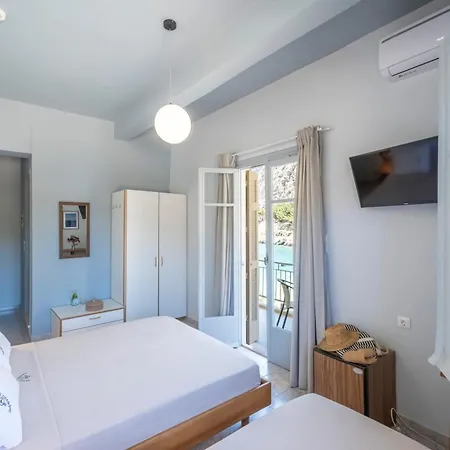 Ξενοδοχείο με διαμερίσματα Akroyiali - 3*