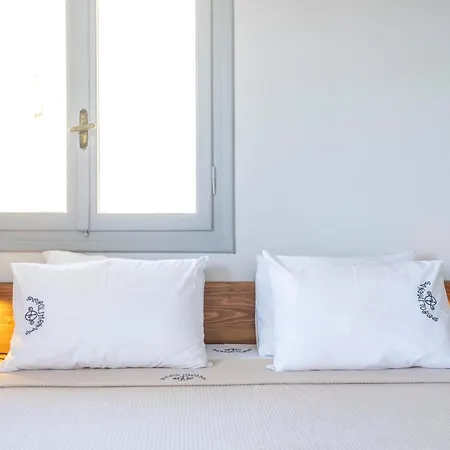 Ξενοδοχείο με διαμερίσματα Akroyiali - 3*