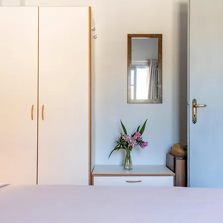 Lägenhetshotell Akroyiali - Yerolimin