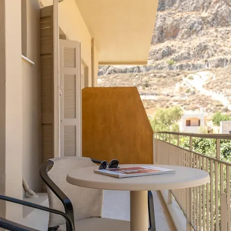 Ξενοδοχείο με διαμερίσματα Akroyiali - 3*