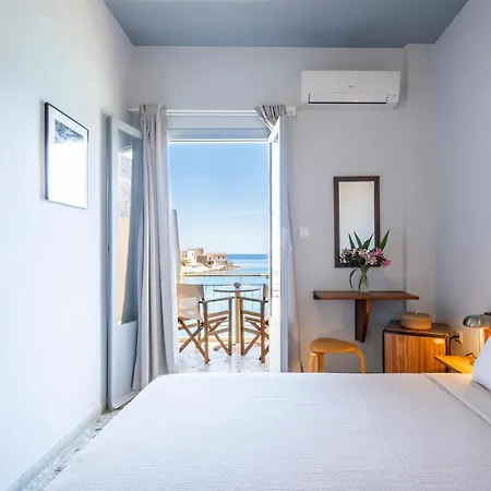 Akroyiali - Ξενοδοχείο με διαμερίσματα 3*