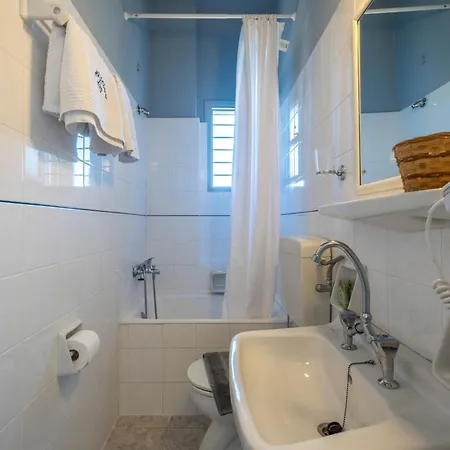 Lägenhetshotell Akroyiali - 3*