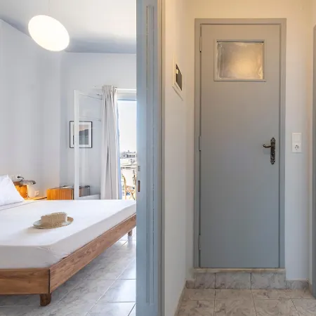 Ξενοδοχείο με διαμερίσματα Akroyiali - 3*