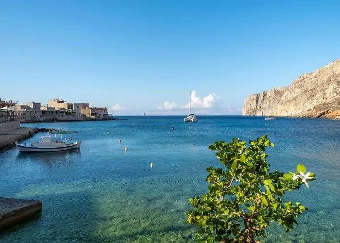 Apart-hotel Akroyiali - 3*