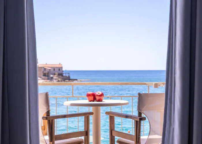 Apart-hotel Akroyiali - Yerolimin